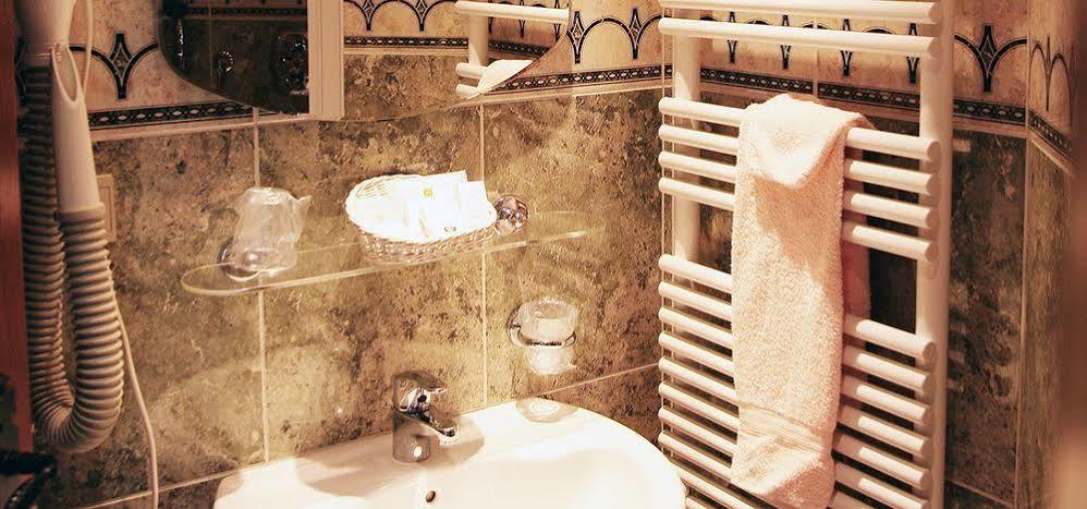 Auberge D'阿勒 外观 照片